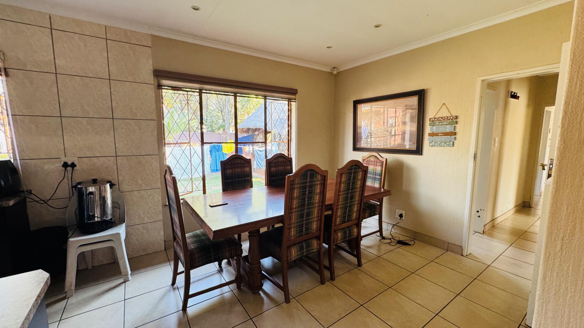 Dining Room - 12 square meters of property in The Orchards