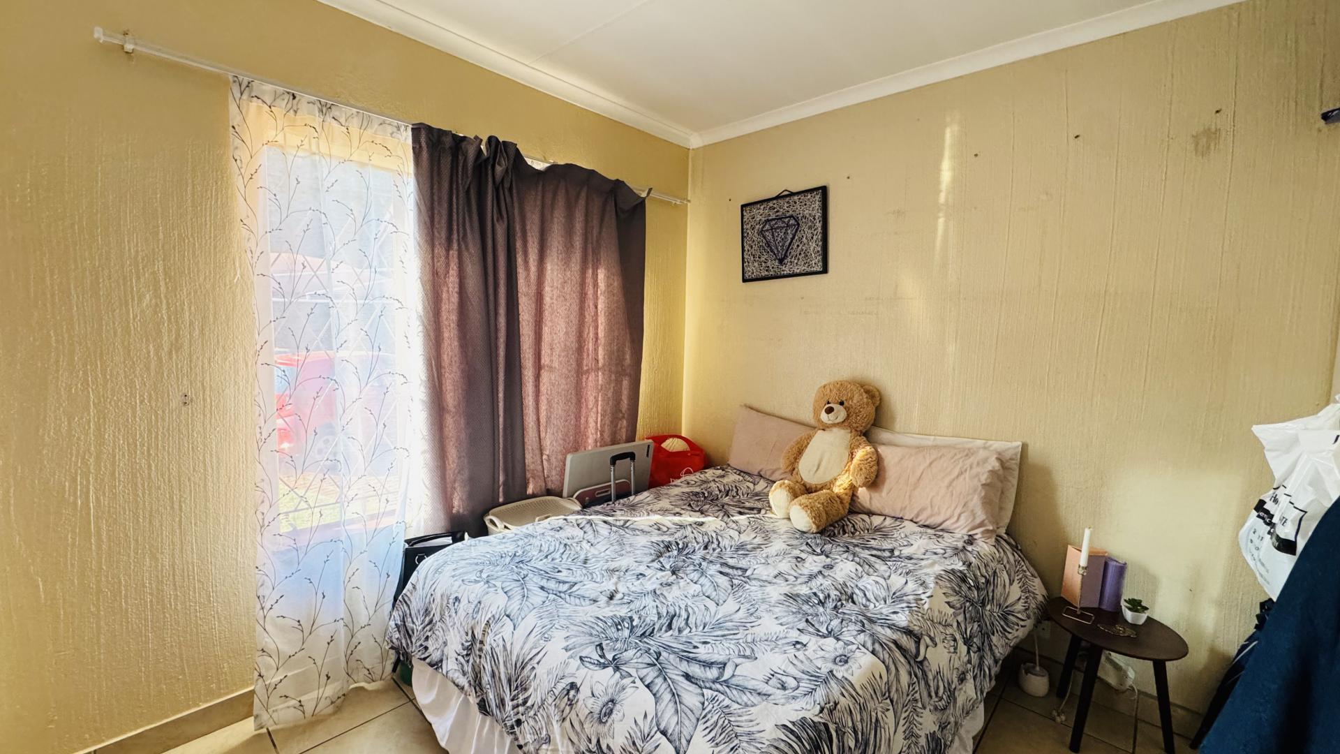 Bed Room 2 - 12 square meters of property in The Orchards
