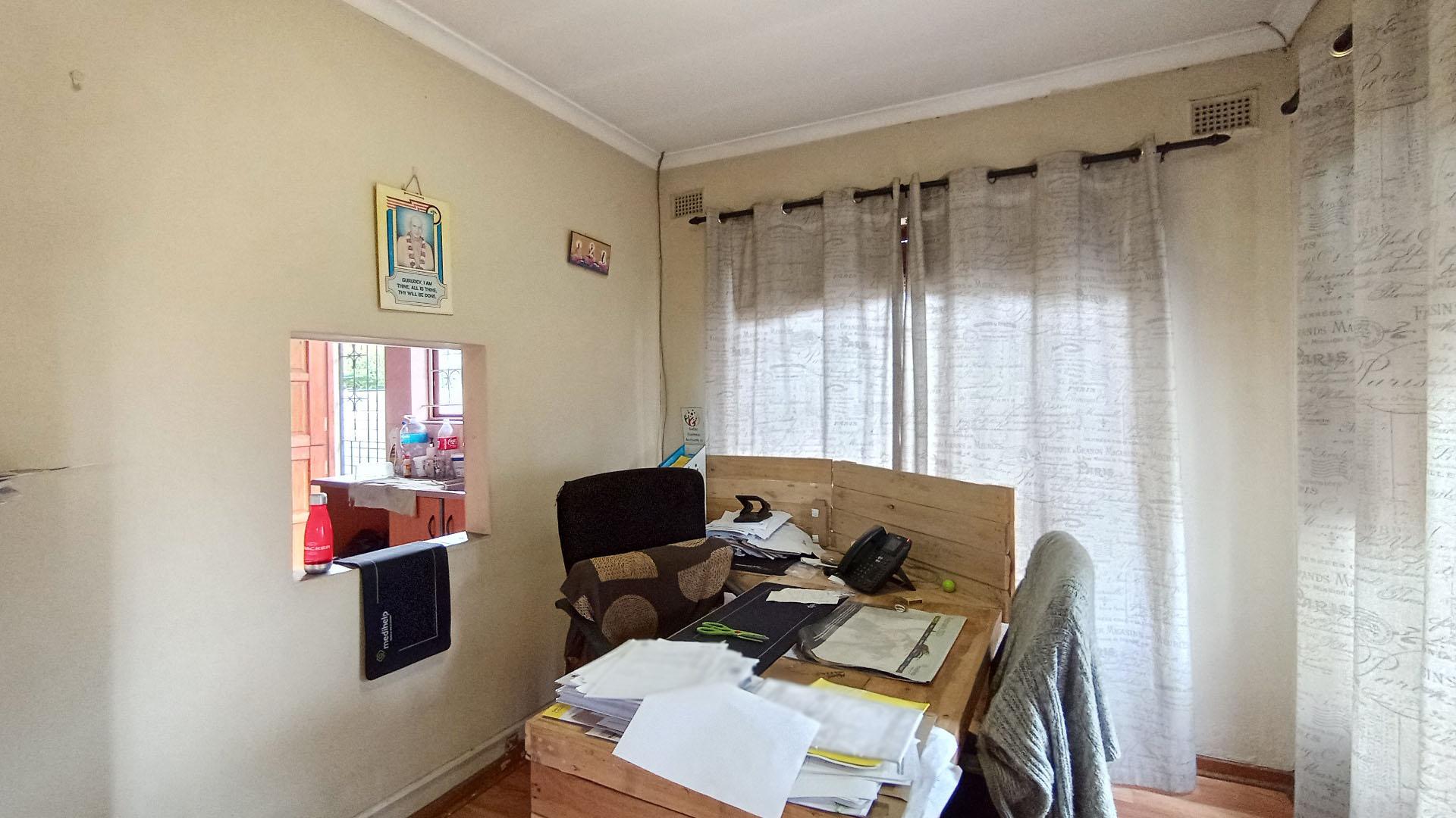 Dining Room - 10 square meters of property in Duffs Road