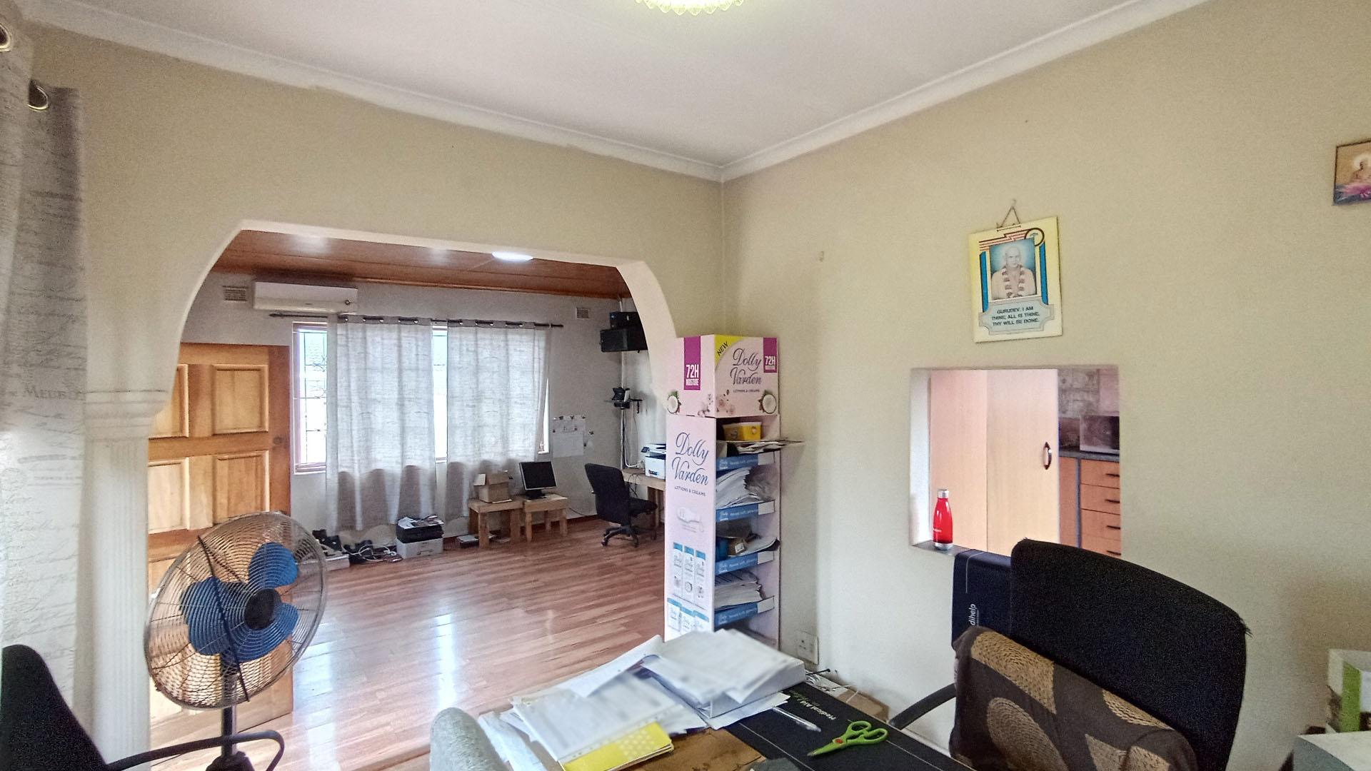 Dining Room - 10 square meters of property in Duffs Road