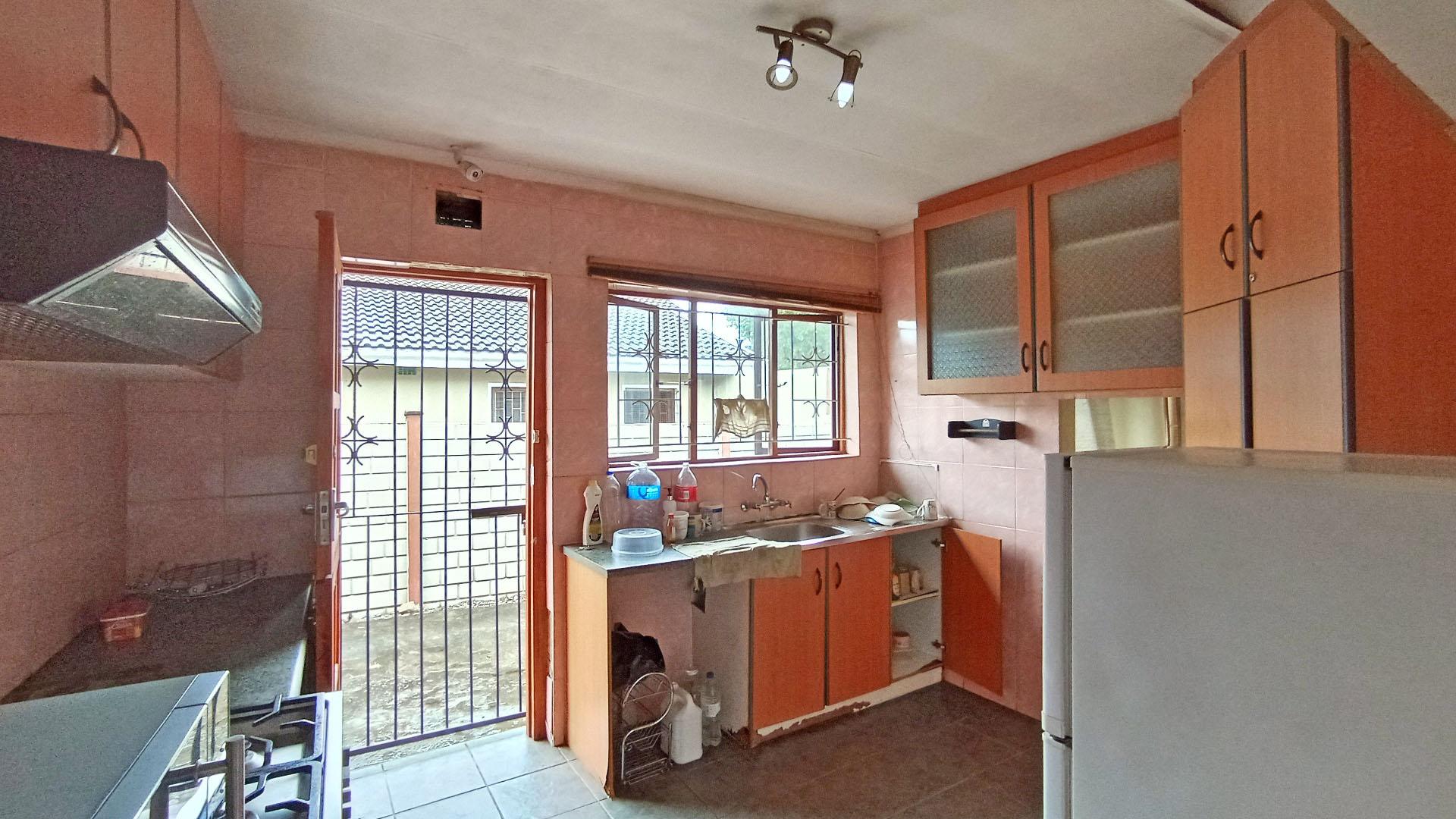 Kitchen - 28 square meters of property in Duffs Road