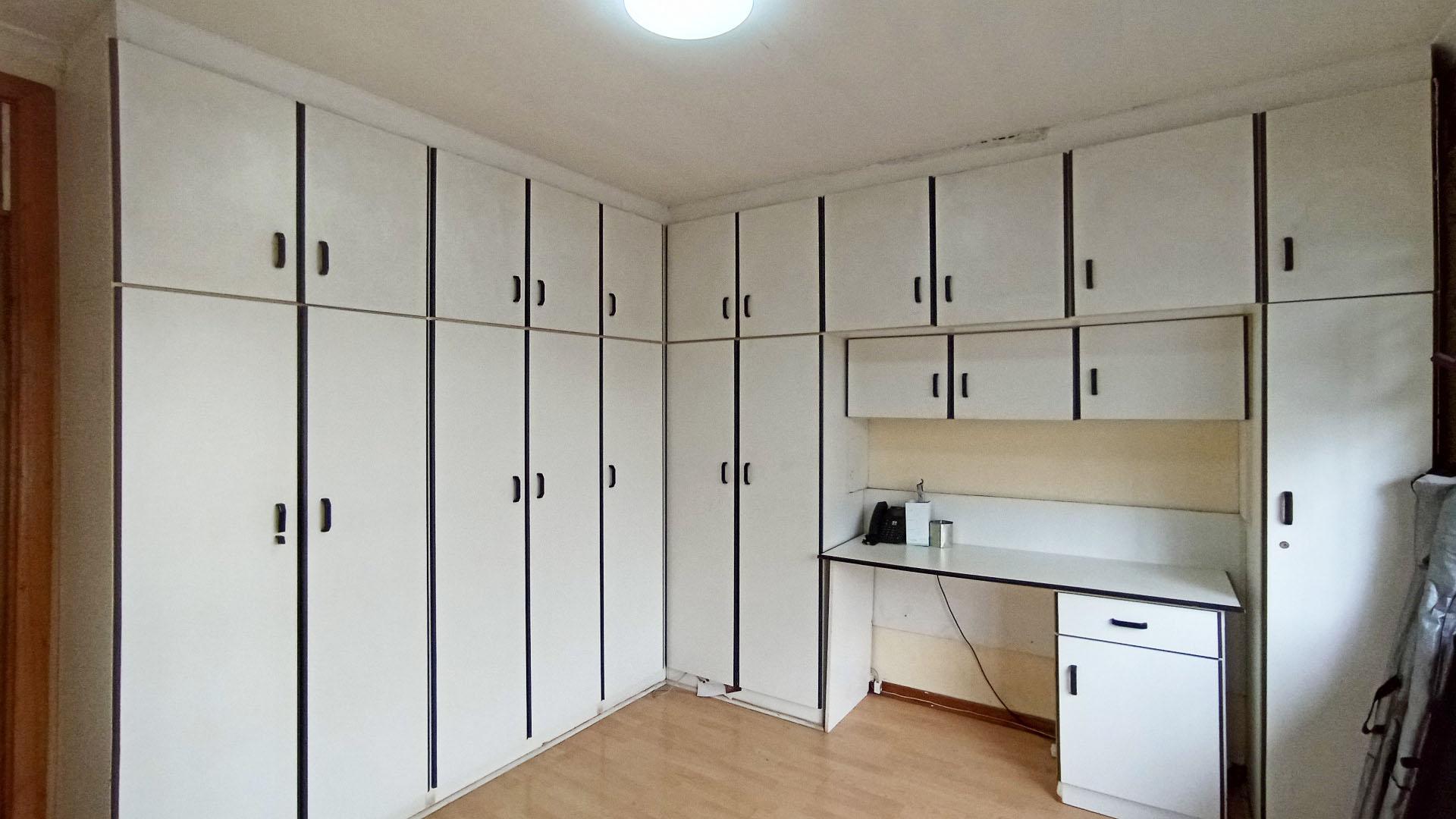 Bed Room 1 - 16 square meters of property in Duffs Road