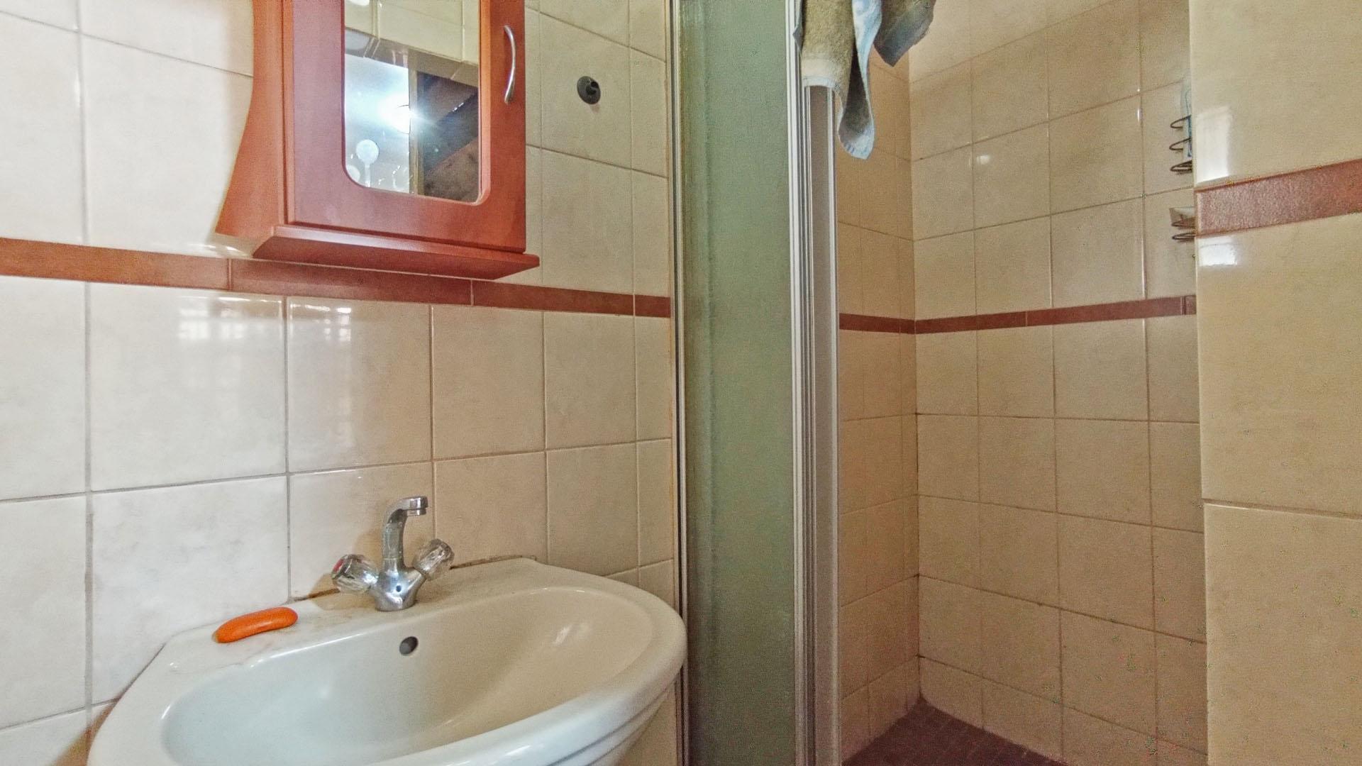 Main Bathroom - 4 square meters of property in Duffs Road