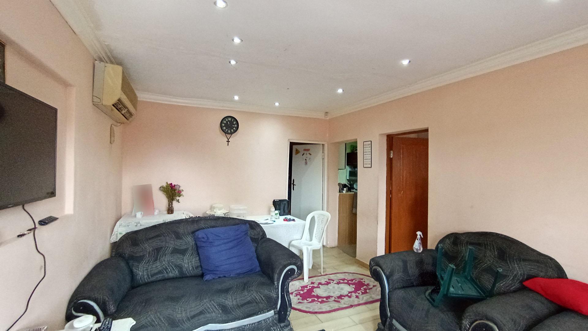 Flatlet - 64 square meters of property in Duffs Road