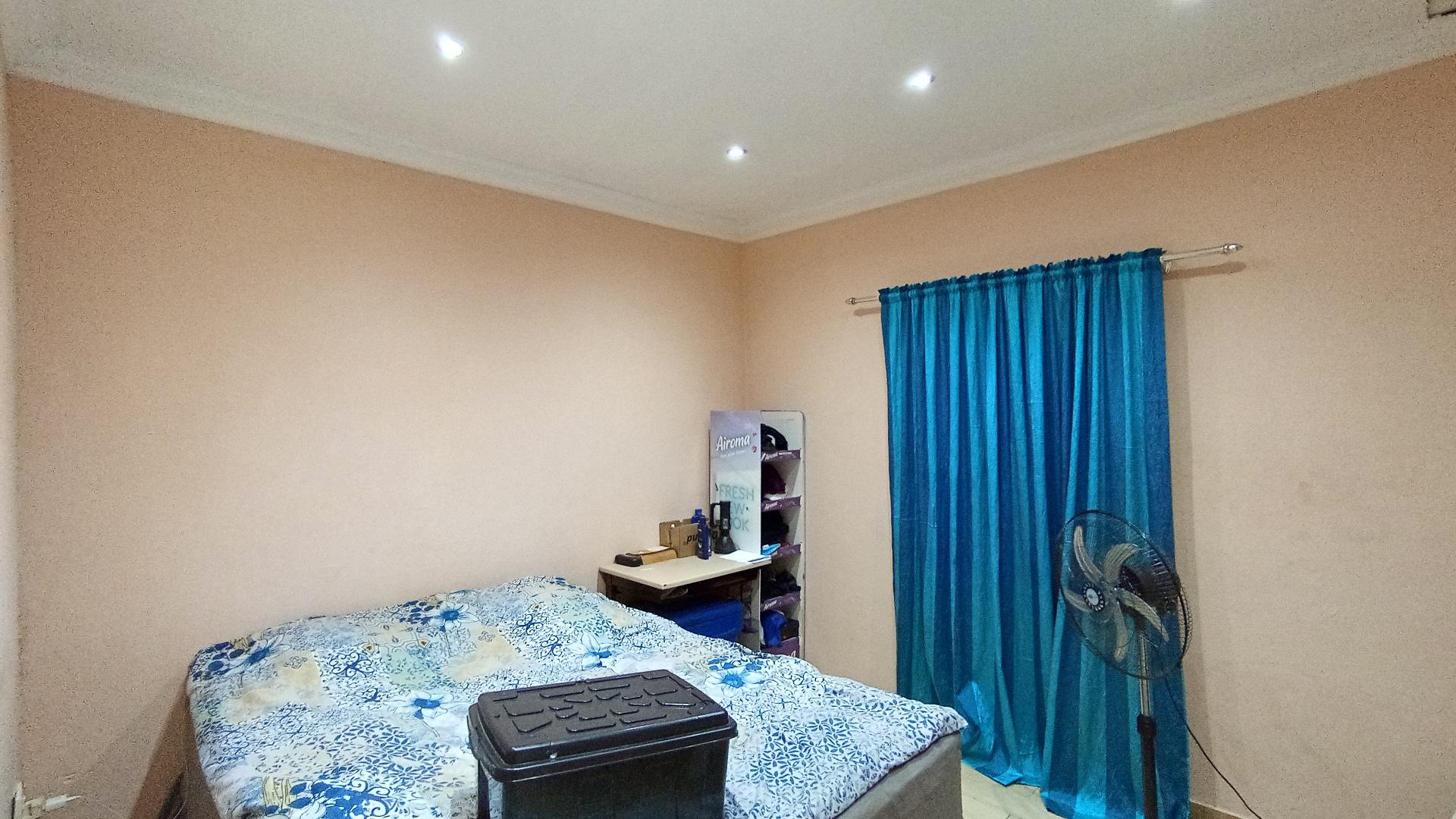 Flatlet - 64 square meters of property in Duffs Road