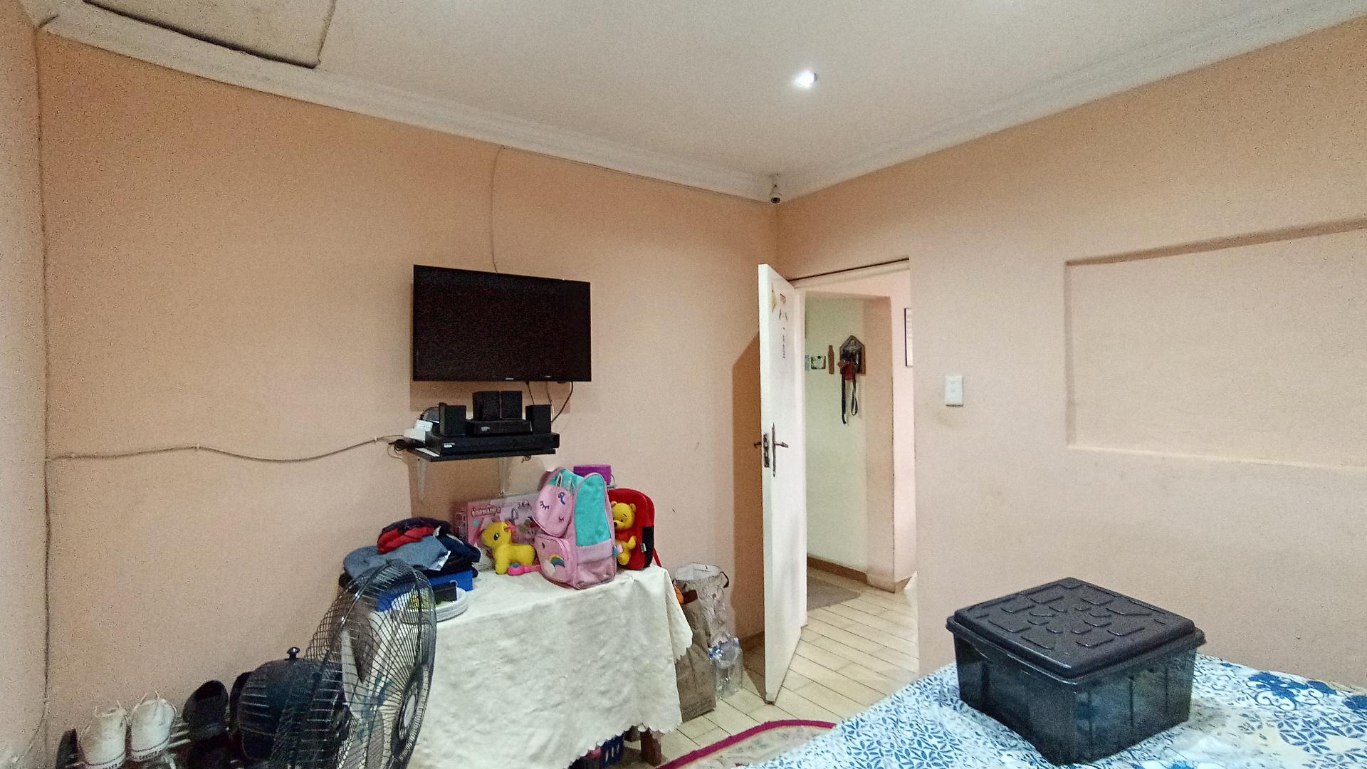 Flatlet - 64 square meters of property in Duffs Road
