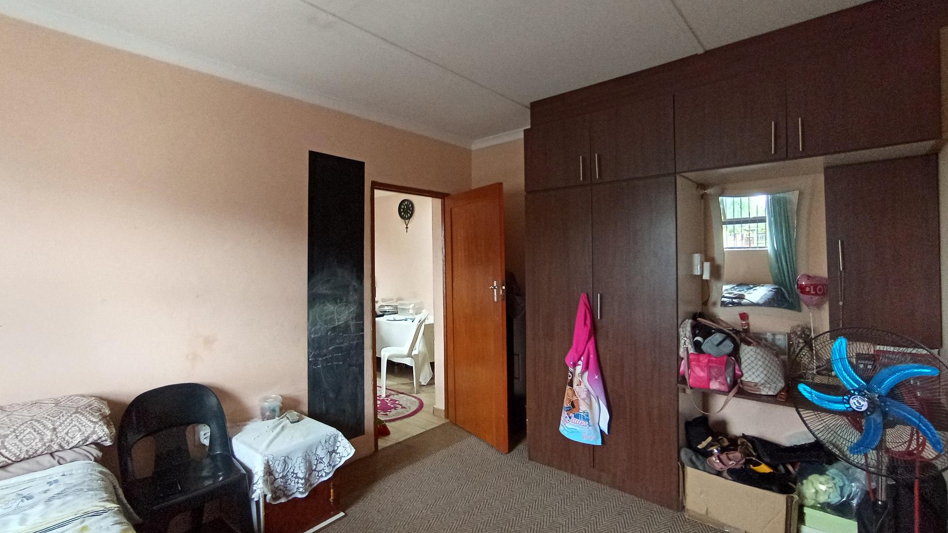 Flatlet - 64 square meters of property in Duffs Road