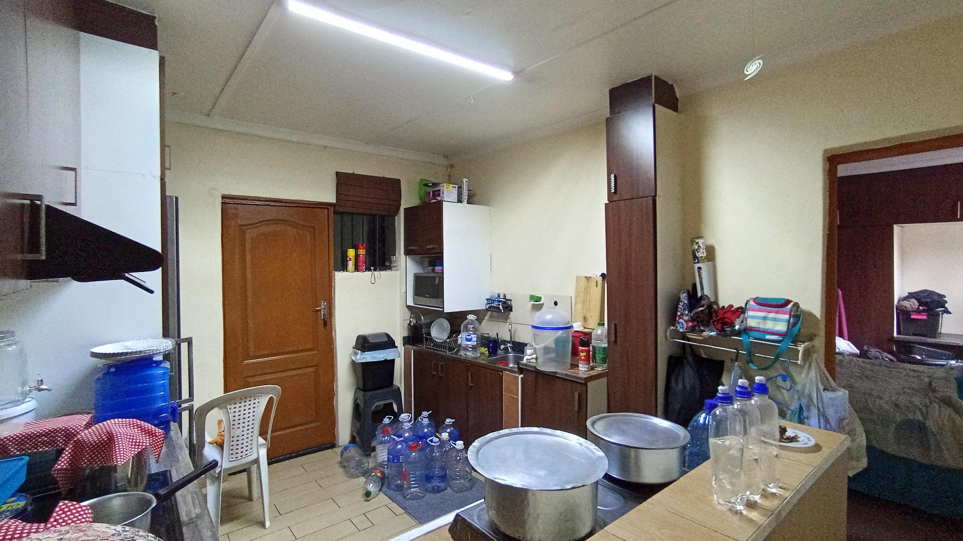 Kitchen - 28 square meters of property in Duffs Road