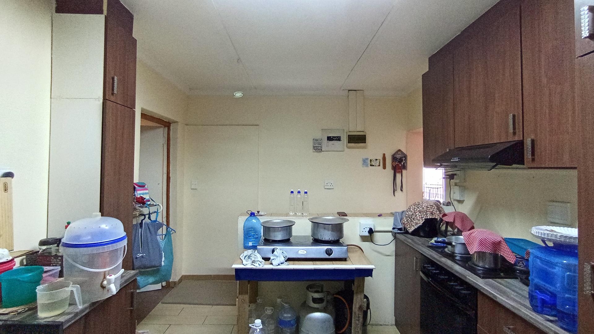 Kitchen - 28 square meters of property in Duffs Road