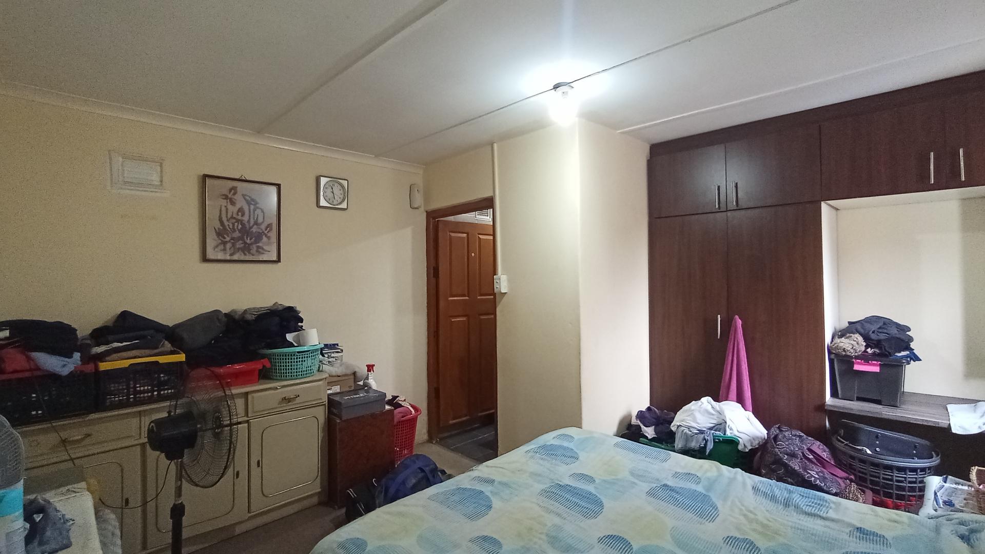 Flatlet - 64 square meters of property in Duffs Road