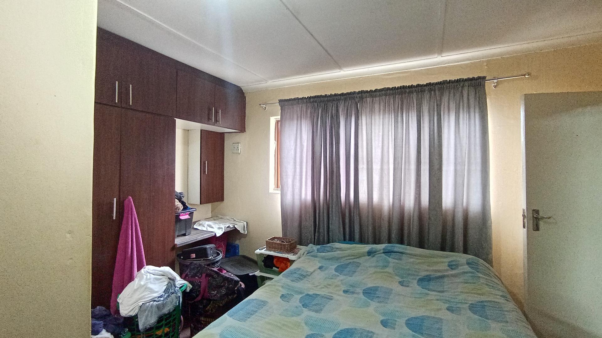 Flatlet - 64 square meters of property in Duffs Road