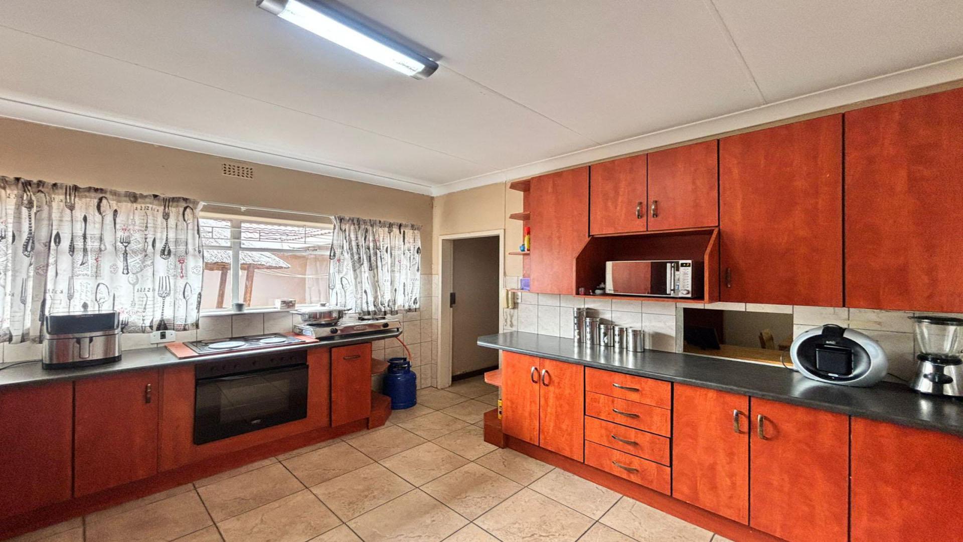 Kitchen of property in La Hoff