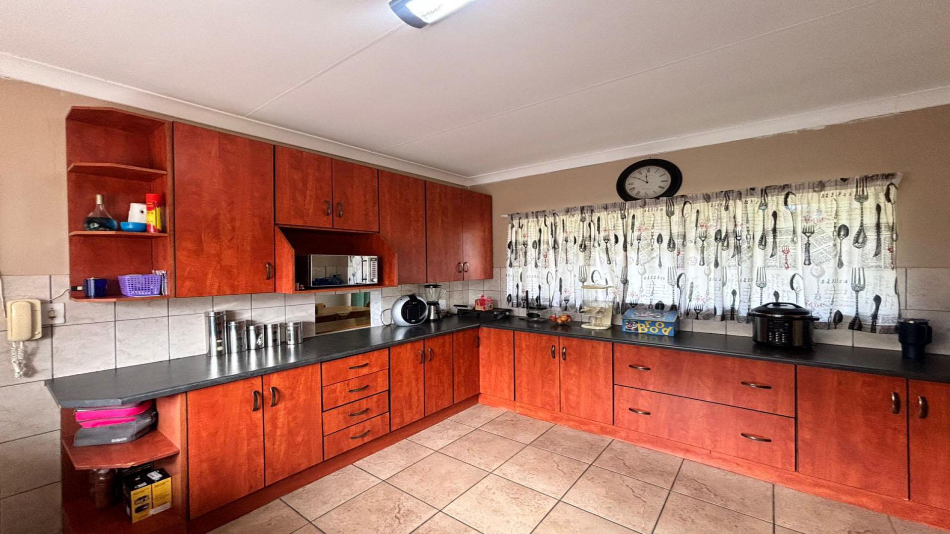 Kitchen of property in La Hoff