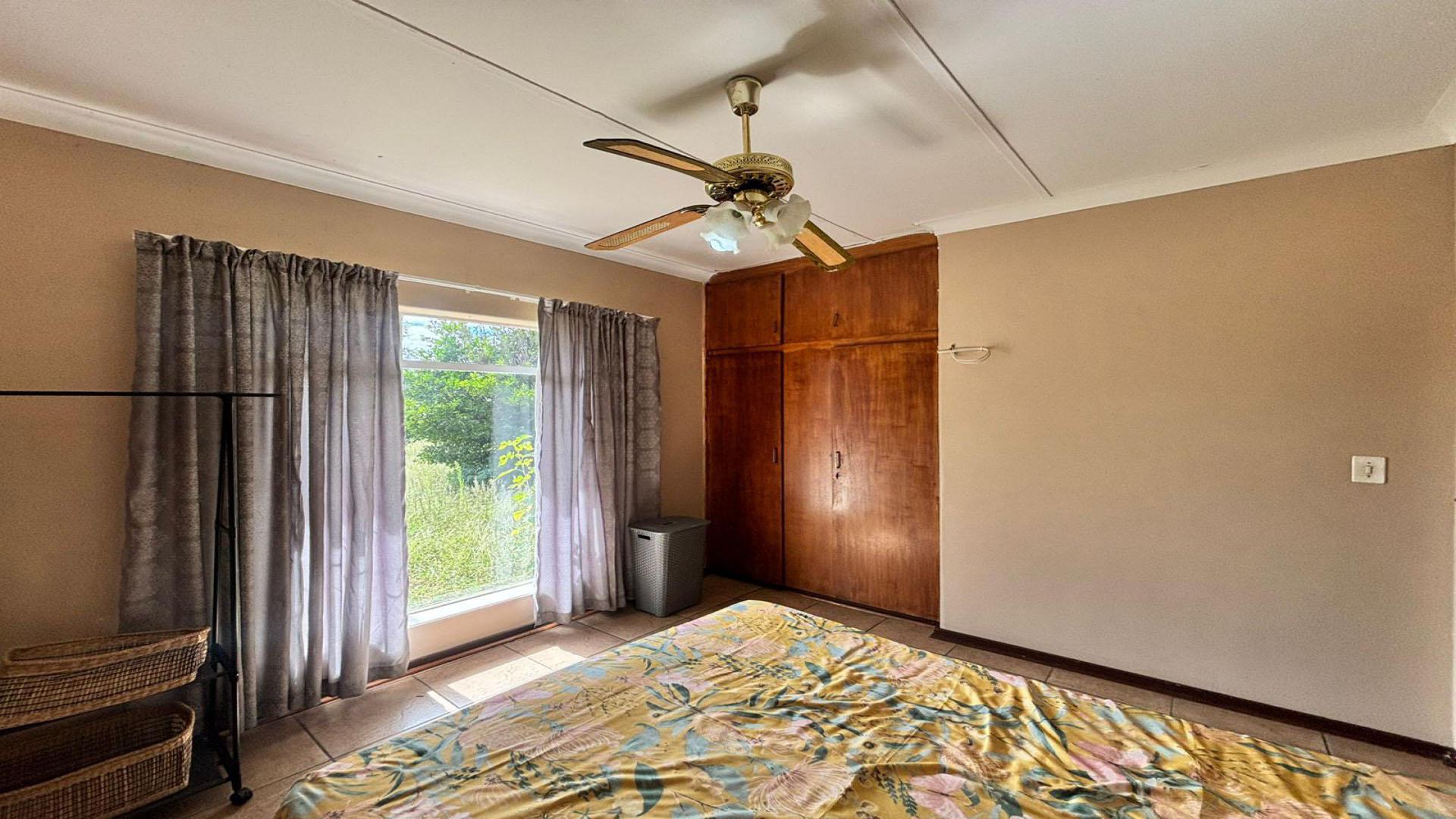 Bed Room 2 of property in La Hoff