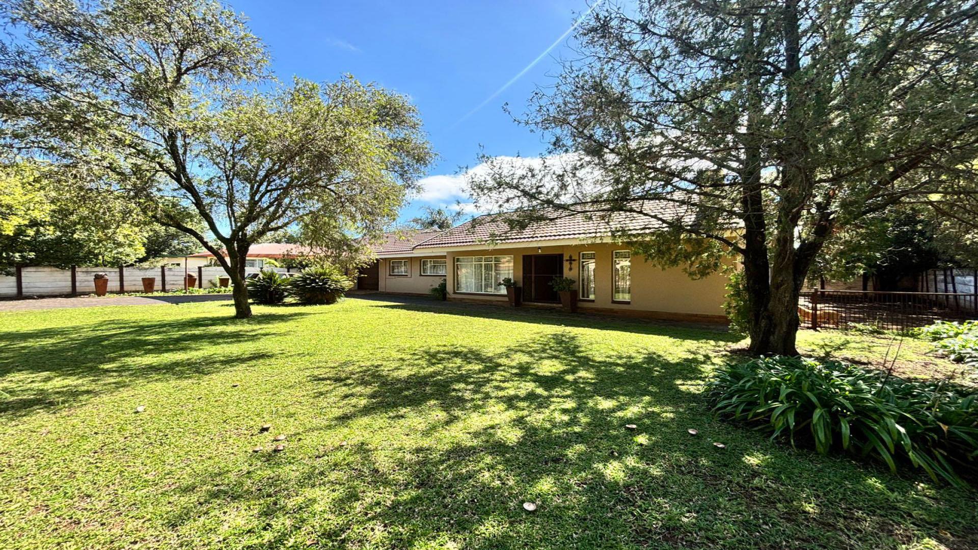 Front View of property in La Hoff
