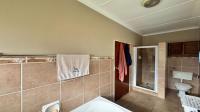 Main Bathroom of property in La Hoff