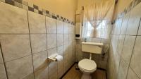 Bathroom 1 of property in La Hoff