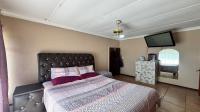 Main Bedroom of property in La Hoff