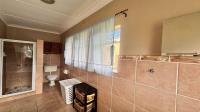 Main Bathroom of property in La Hoff