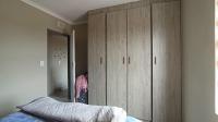 Bed Room 1 - 11 square meters of property in Heuweloord