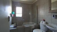 Bathroom 1 - 5 square meters of property in Heuweloord