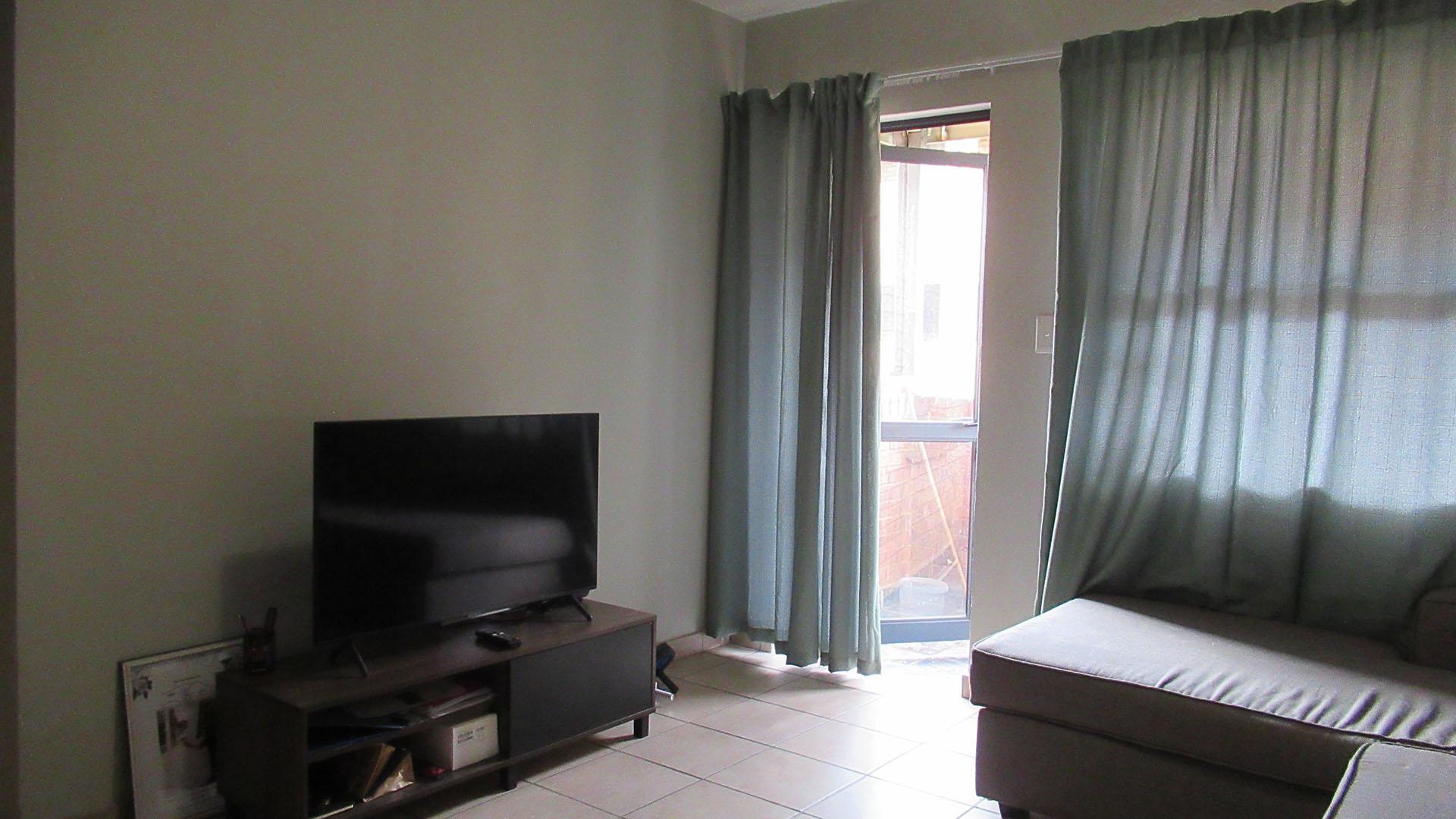 Lounges - 60 square meters of property in Alveda