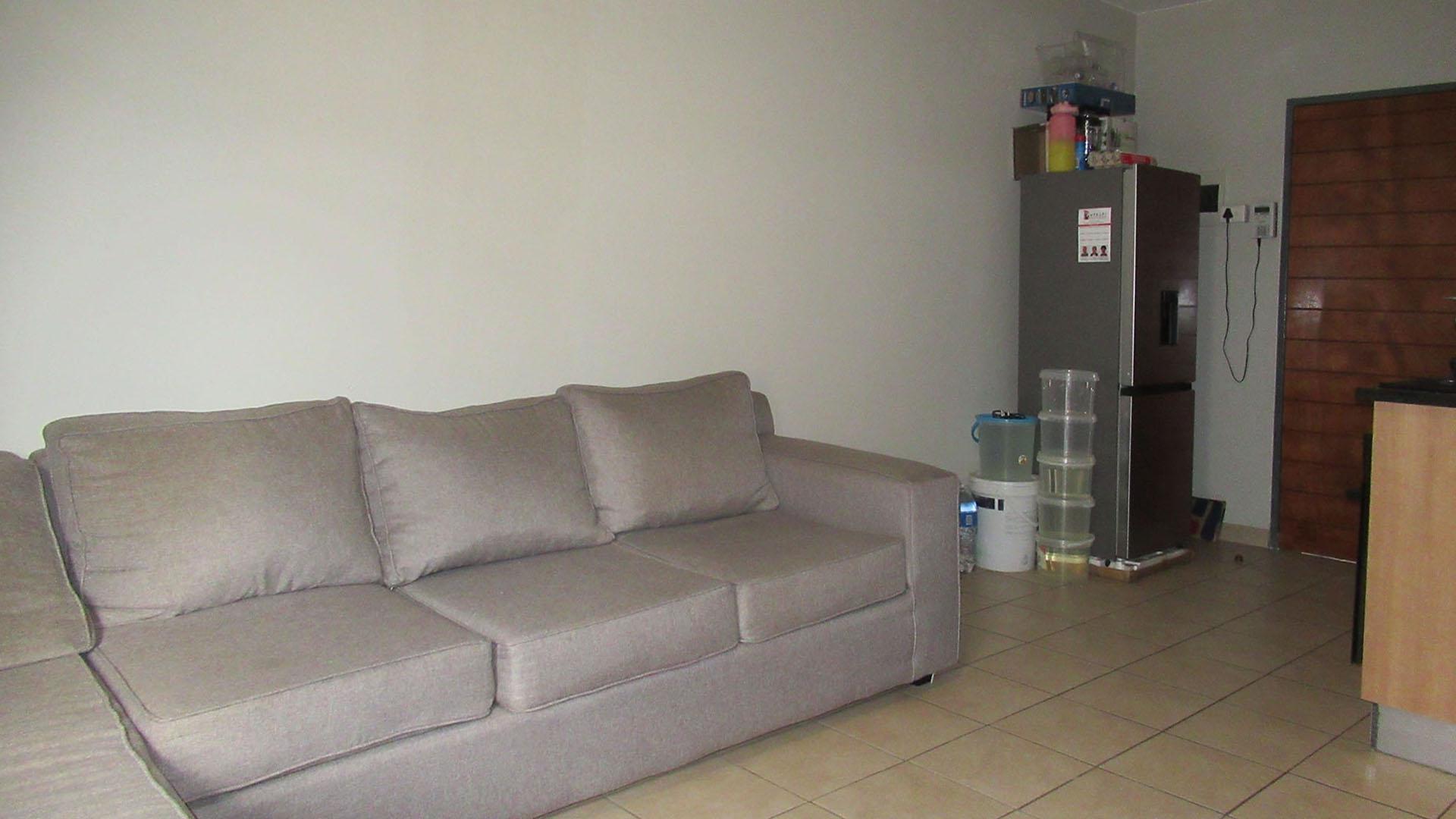 Lounges - 60 square meters of property in Alveda