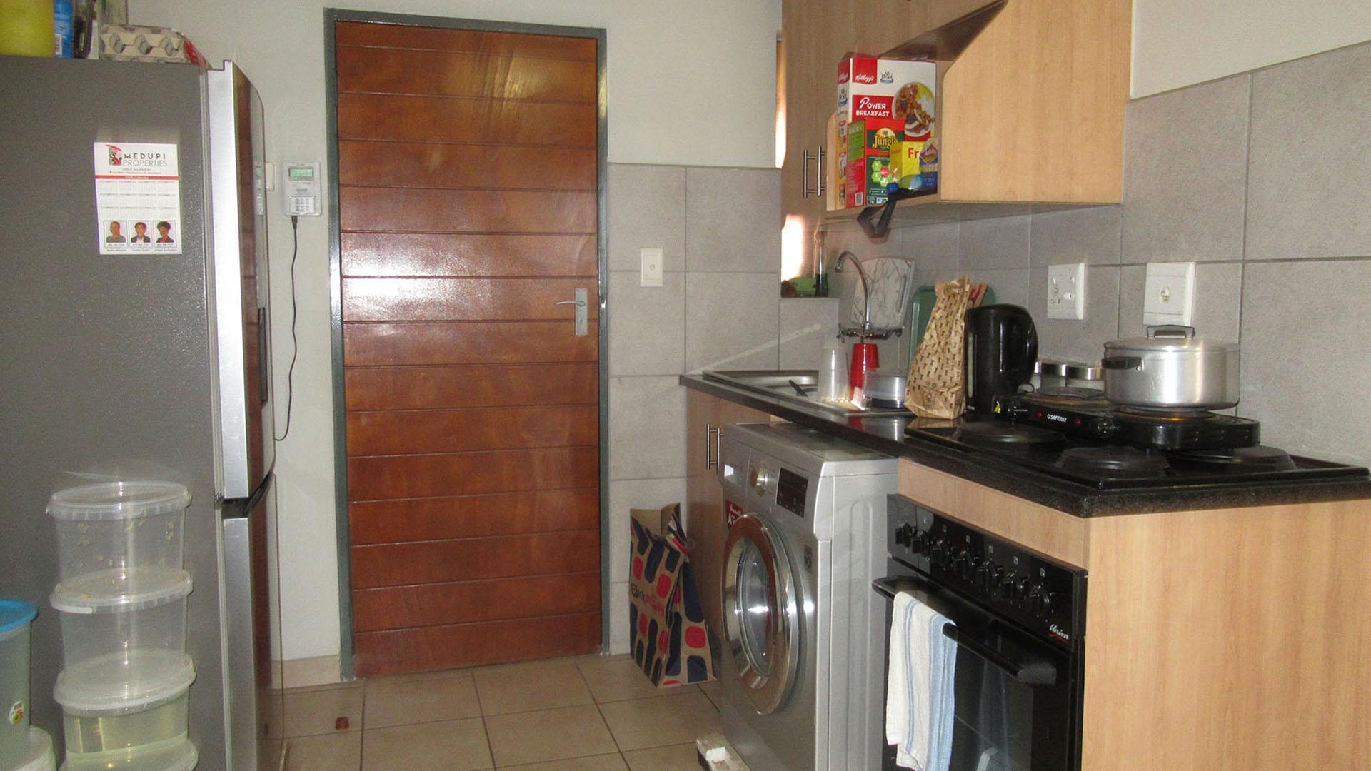 Kitchen - 21 square meters of property in Alveda