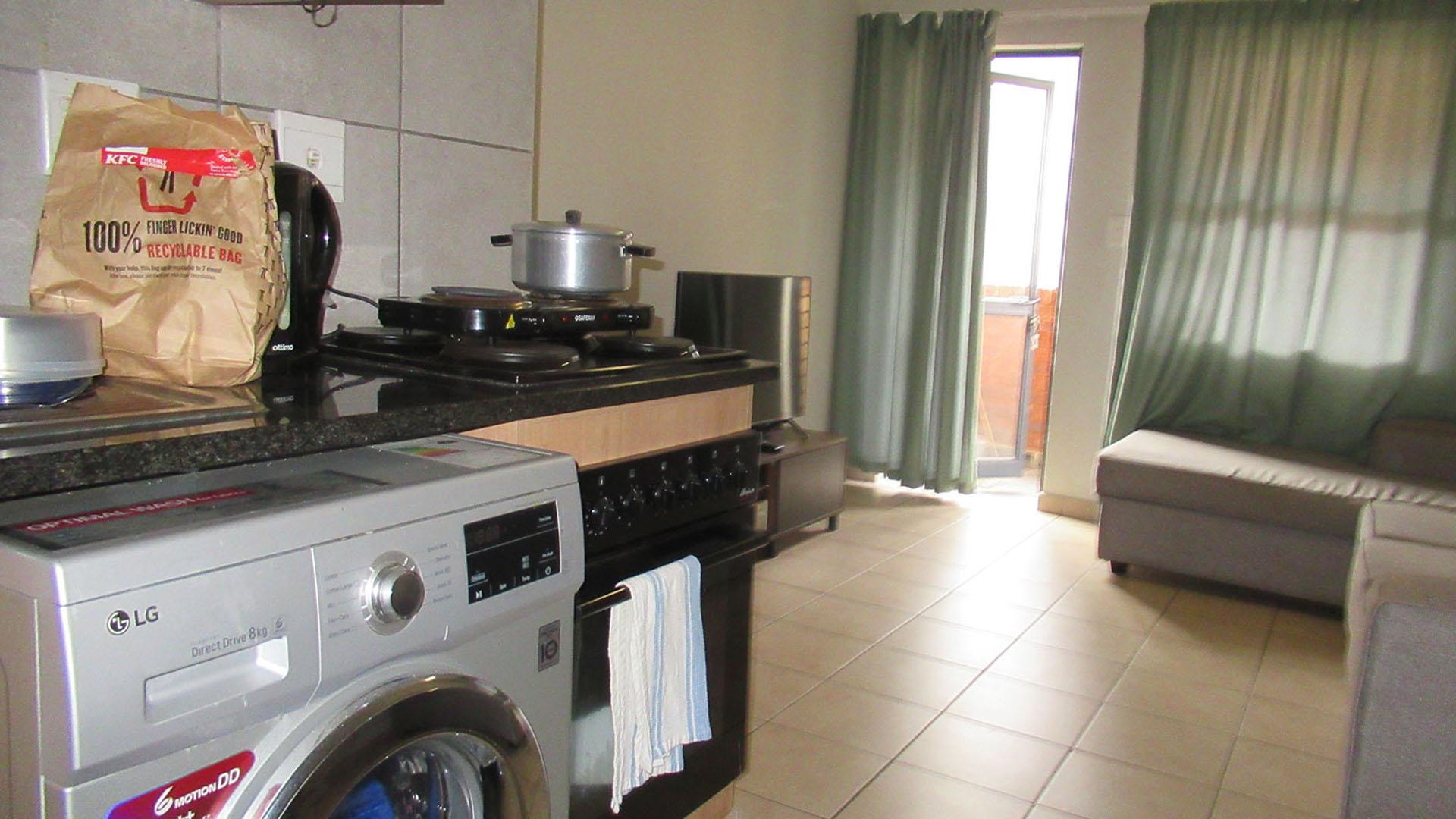 Kitchen - 21 square meters of property in Alveda