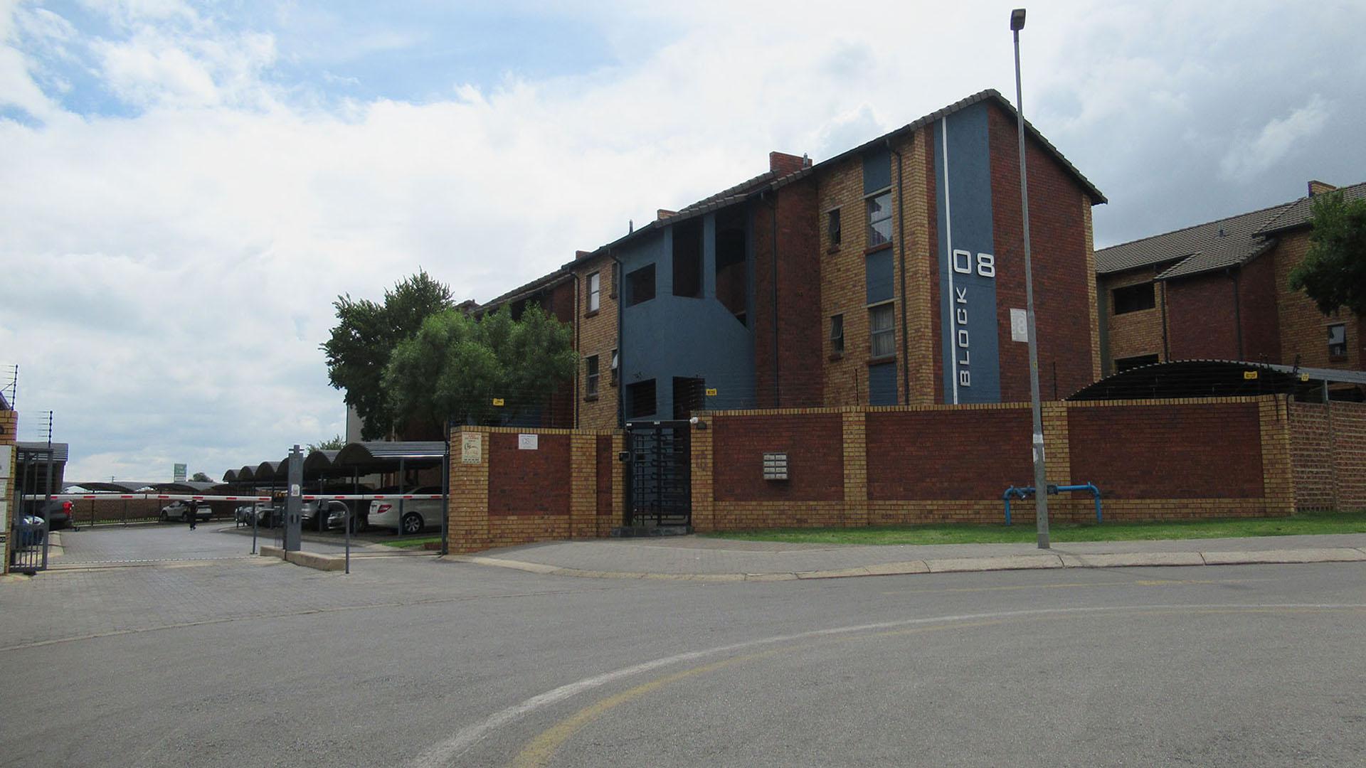 Front View of property in Alveda