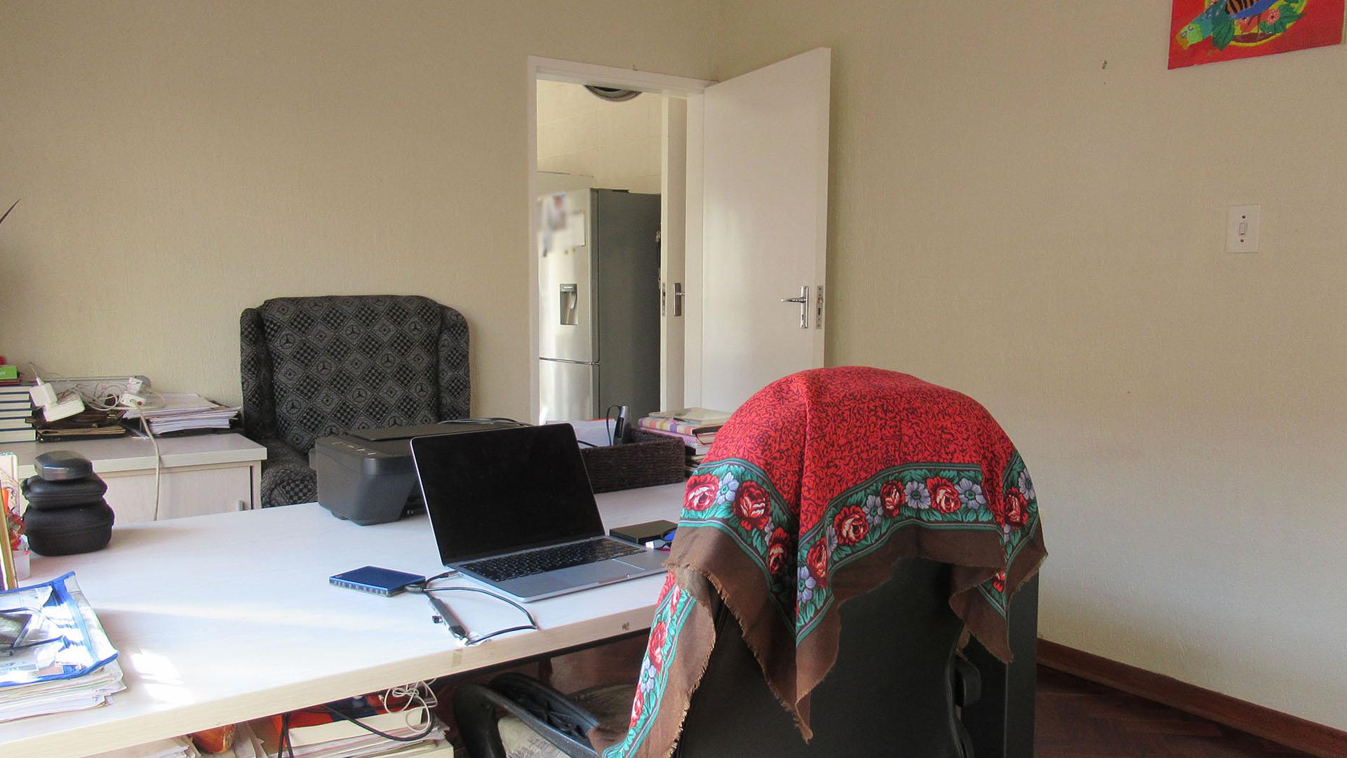 Study - 14 square meters of property in Linmeyer