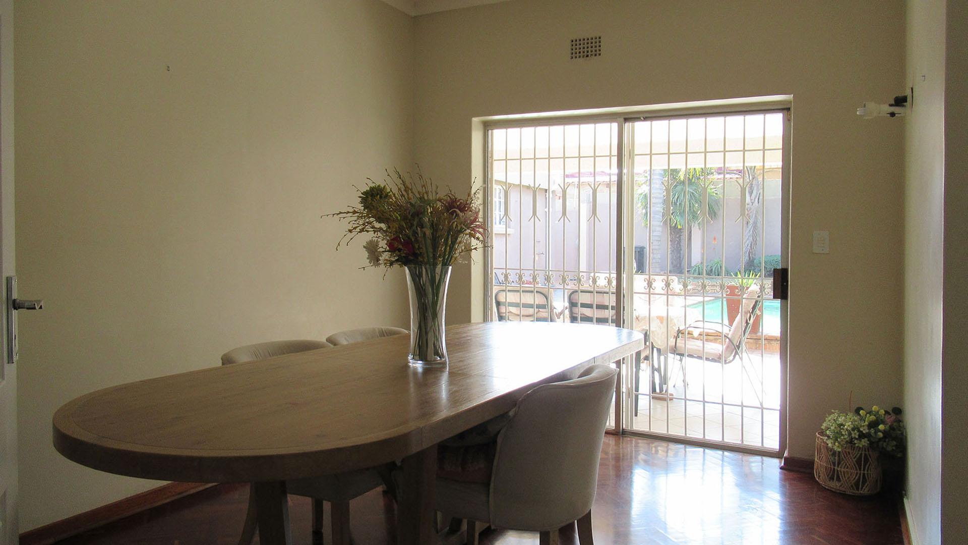 Dining Room - 16 square meters of property in Linmeyer