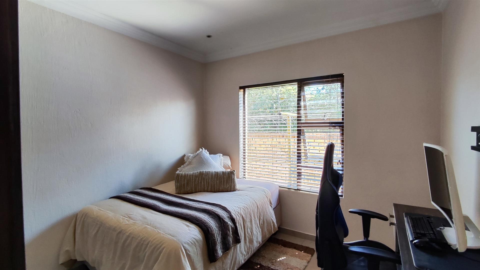 Bed Room 1 - 12 square meters of property in Pomona