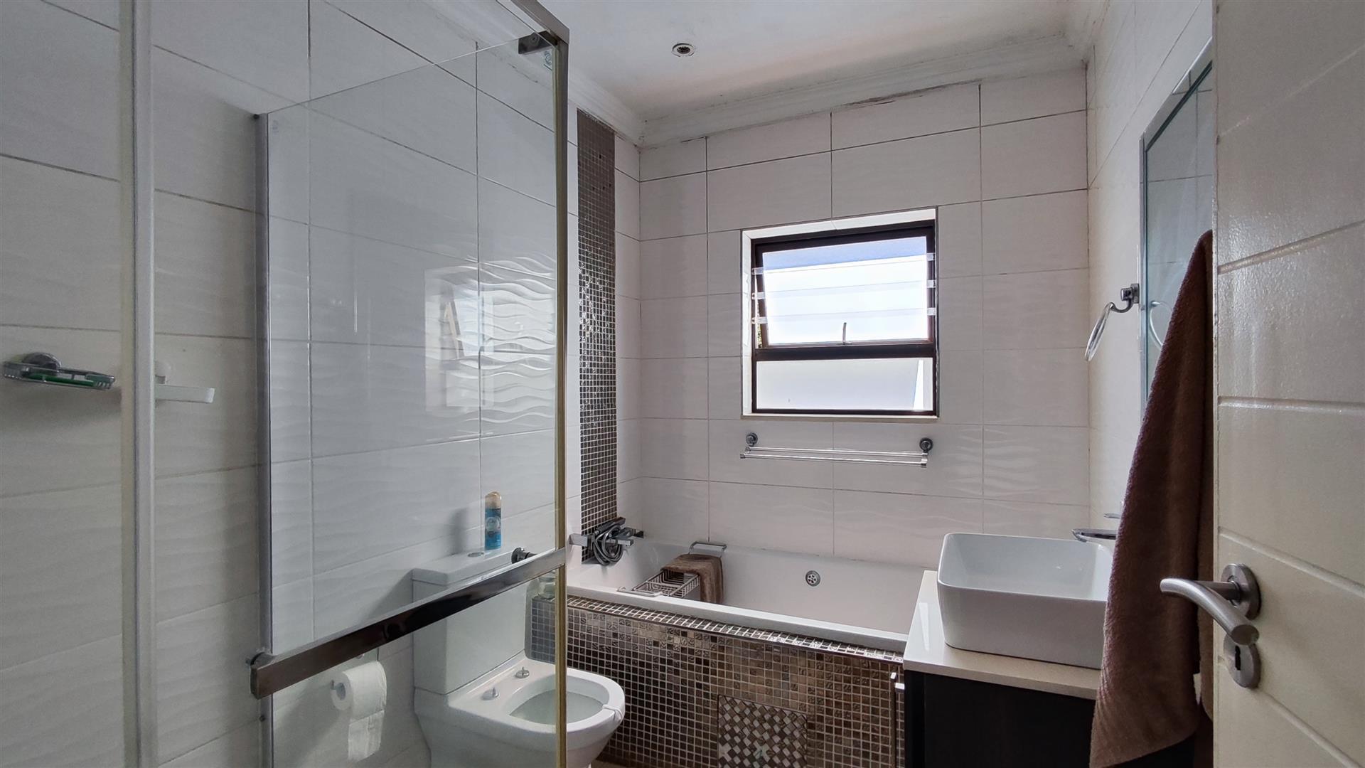 Bathroom 1 - 8 square meters of property in Pomona