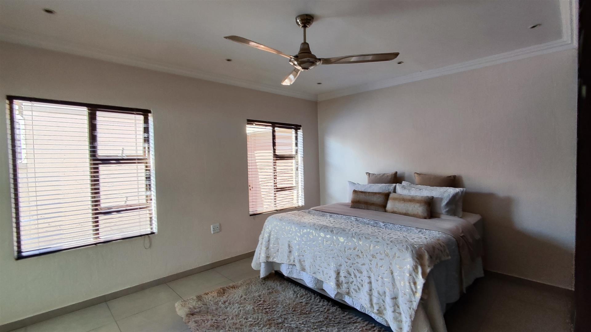 Main Bedroom - 22 square meters of property in Pomona