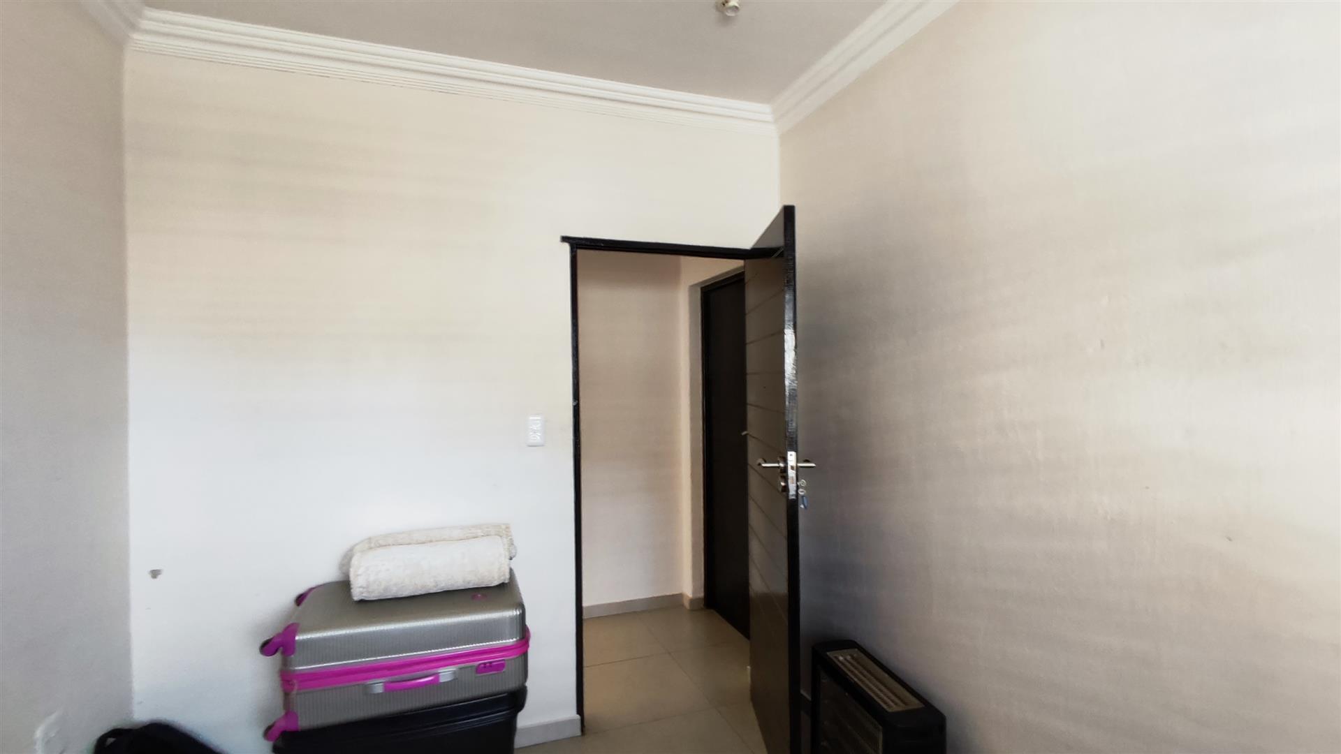 Study - 12 square meters of property in Pomona