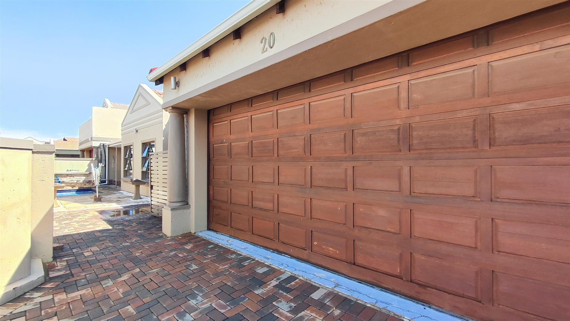 Front View of property in Pomona