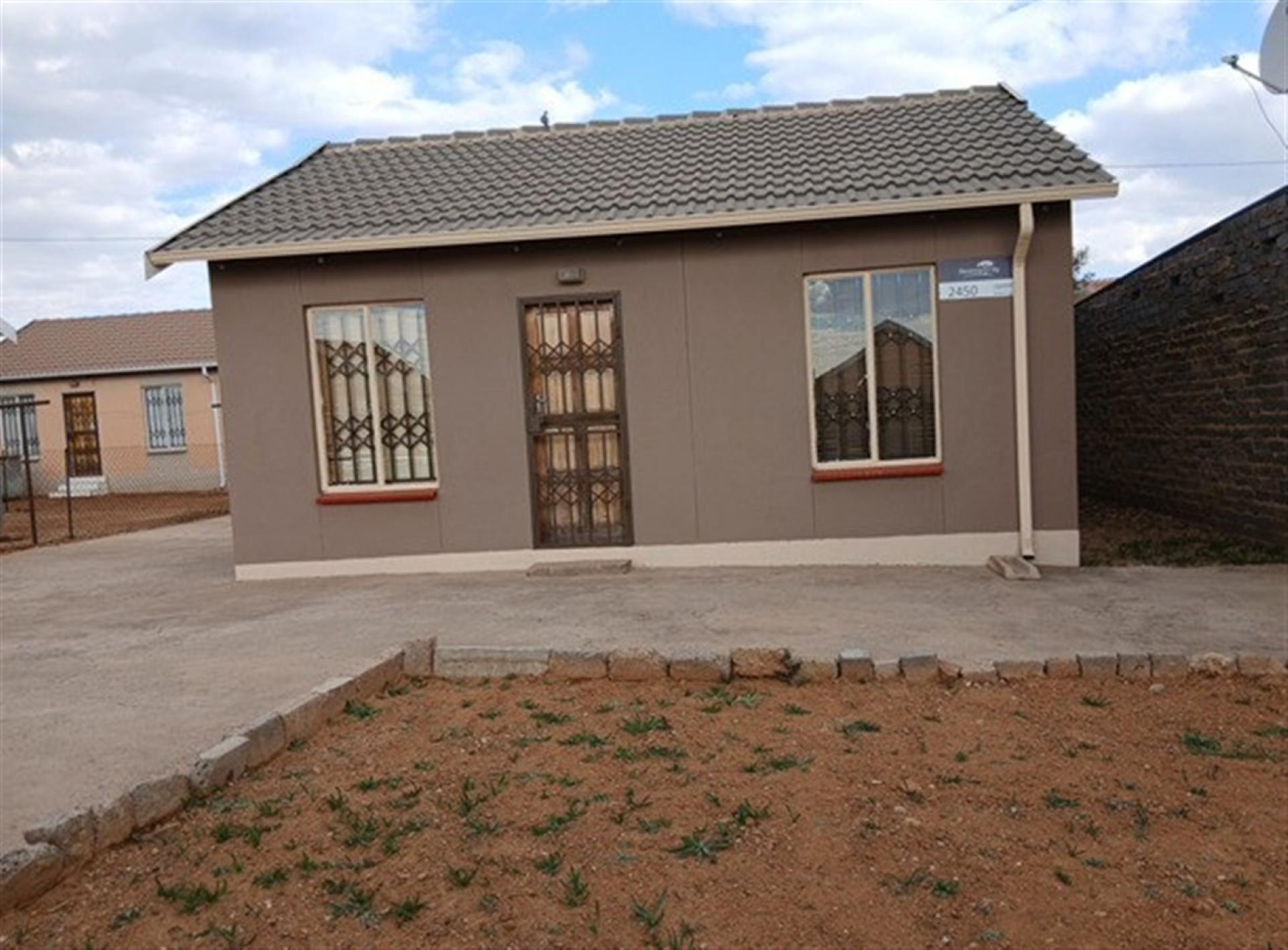 Front View of property in Savanna City