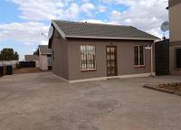 Front View of property in Savanna City