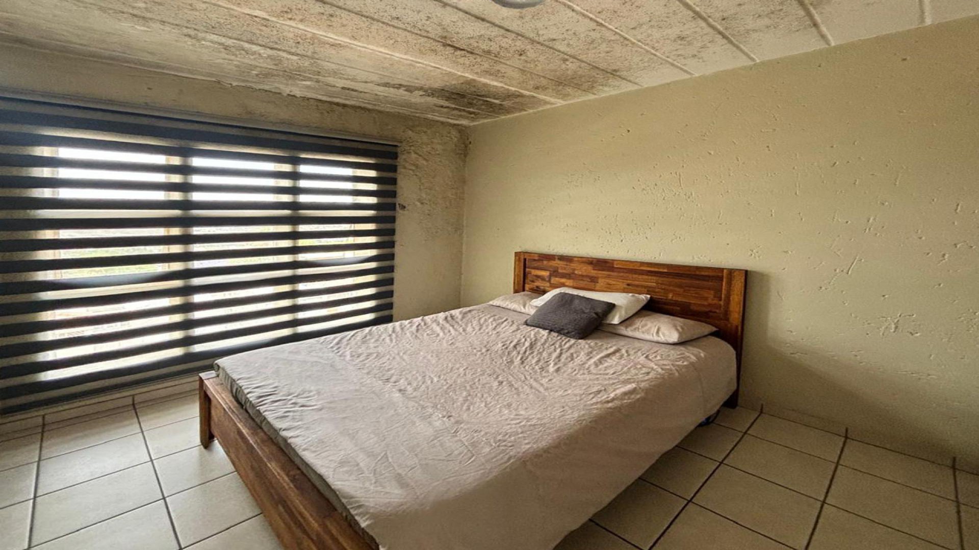 Main Bedroom - 12 square meters of property in Oakdene