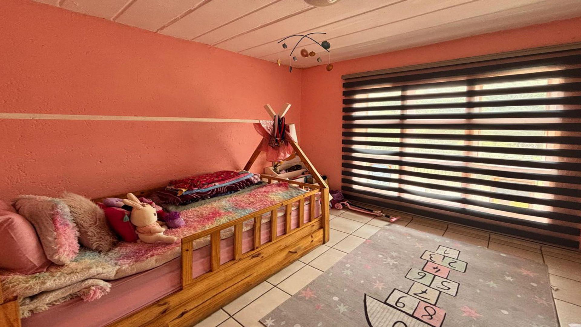 Bed Room 1 - 10 square meters of property in Oakdene