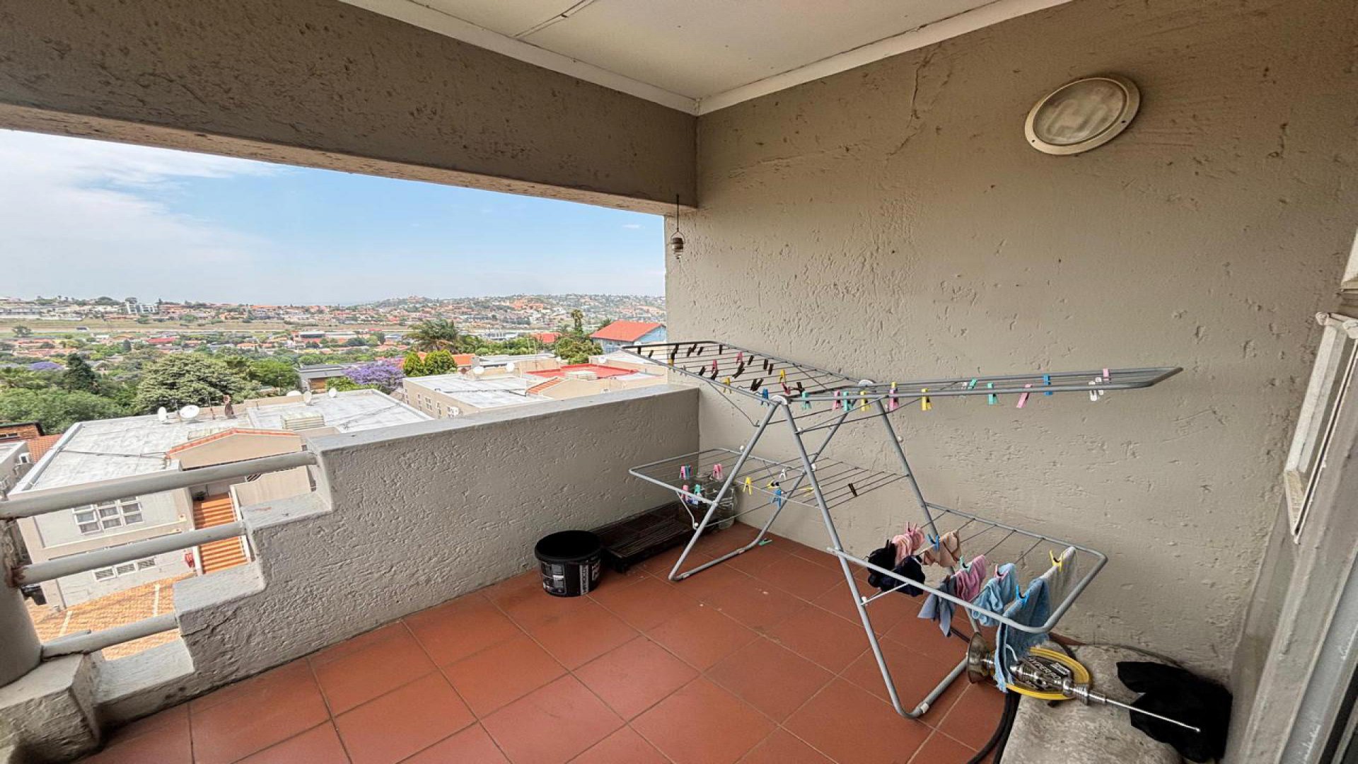 Balcony - 6 square meters of property in Oakdene