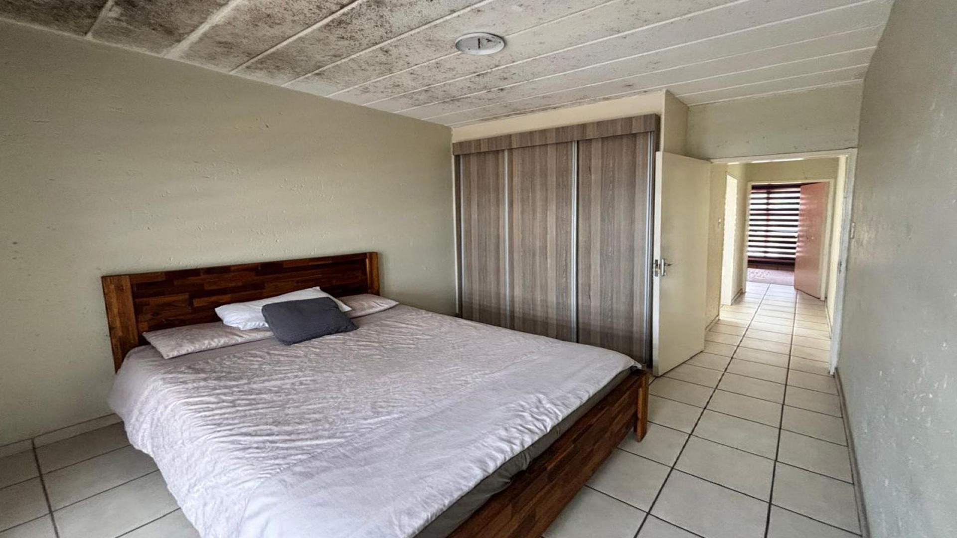 Main Bedroom - 12 square meters of property in Oakdene