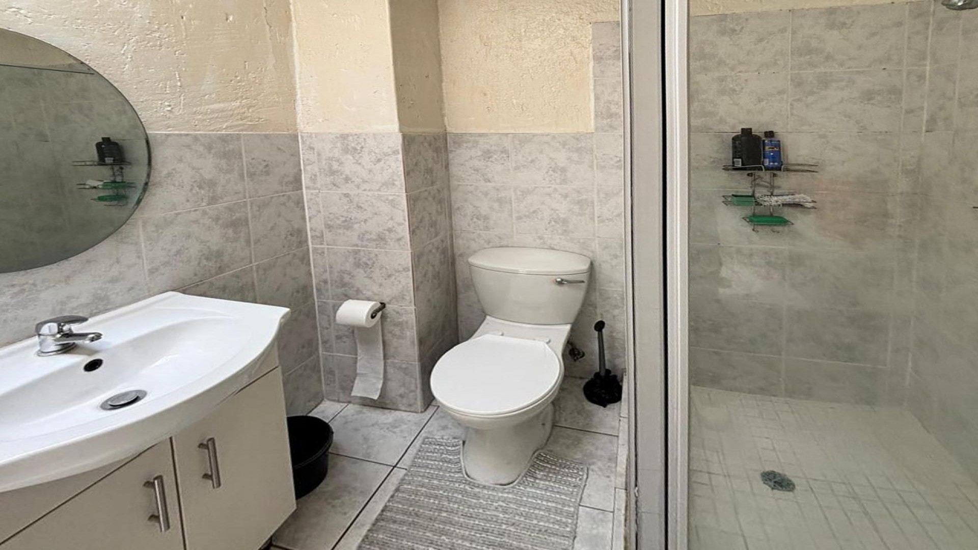 Main Bathroom - 6 square meters of property in Oakdene