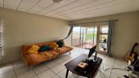 Lounges - 18 square meters of property in Oakdene