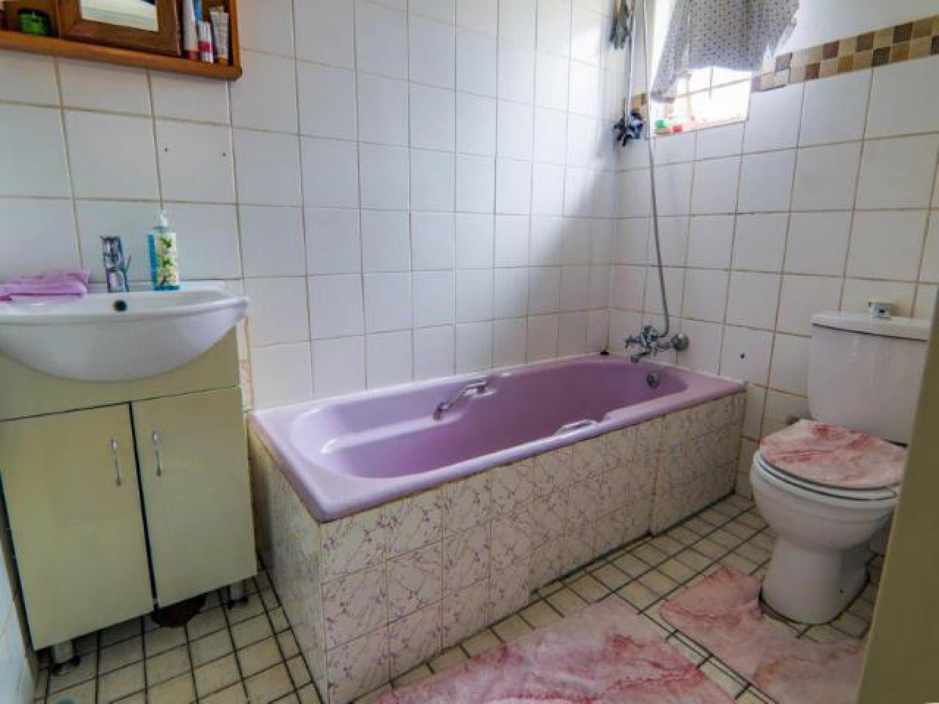 Bathroom 2 of property in Doringkloof