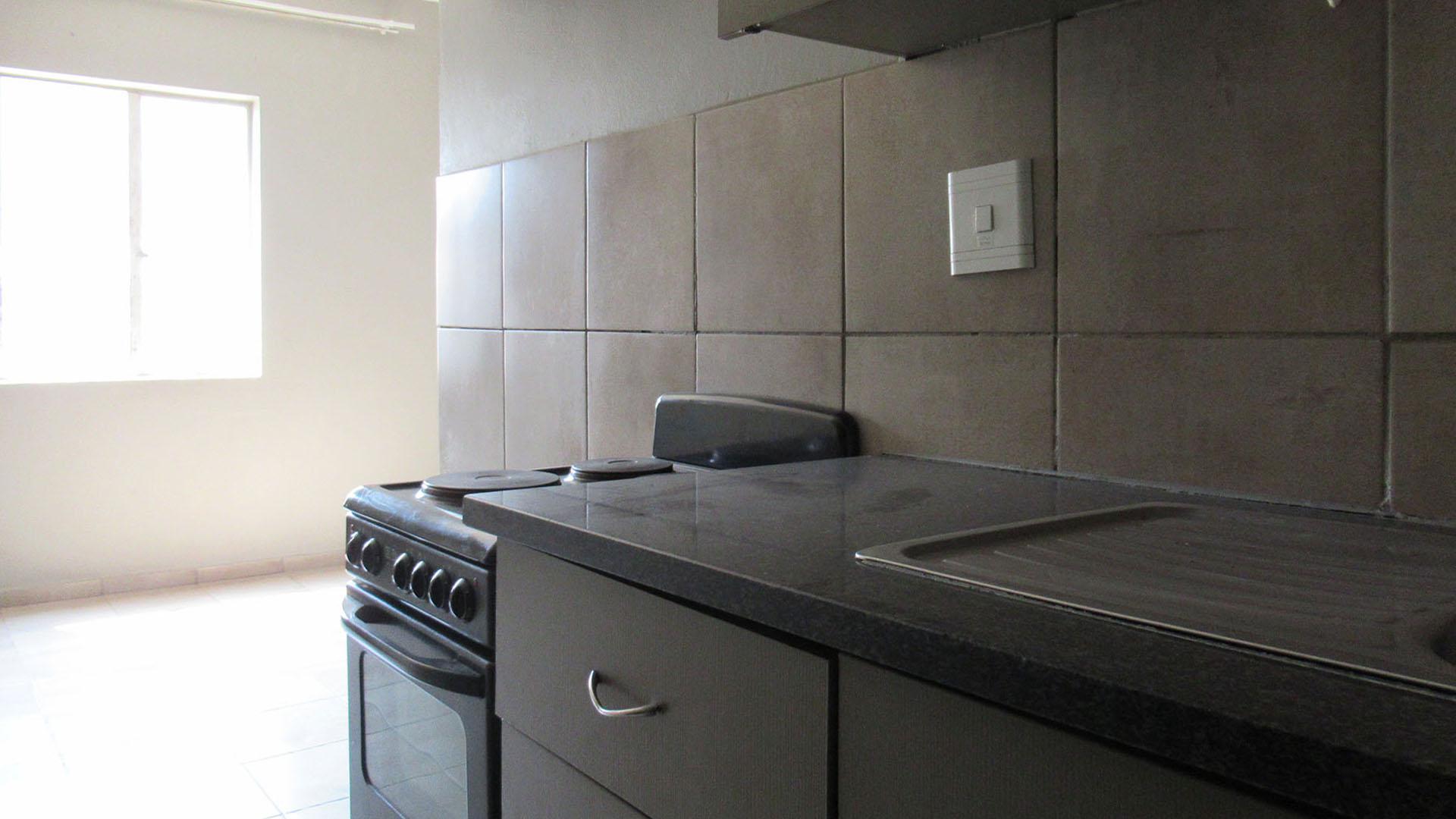 Kitchen - 7 square meters of property in Fleurhof