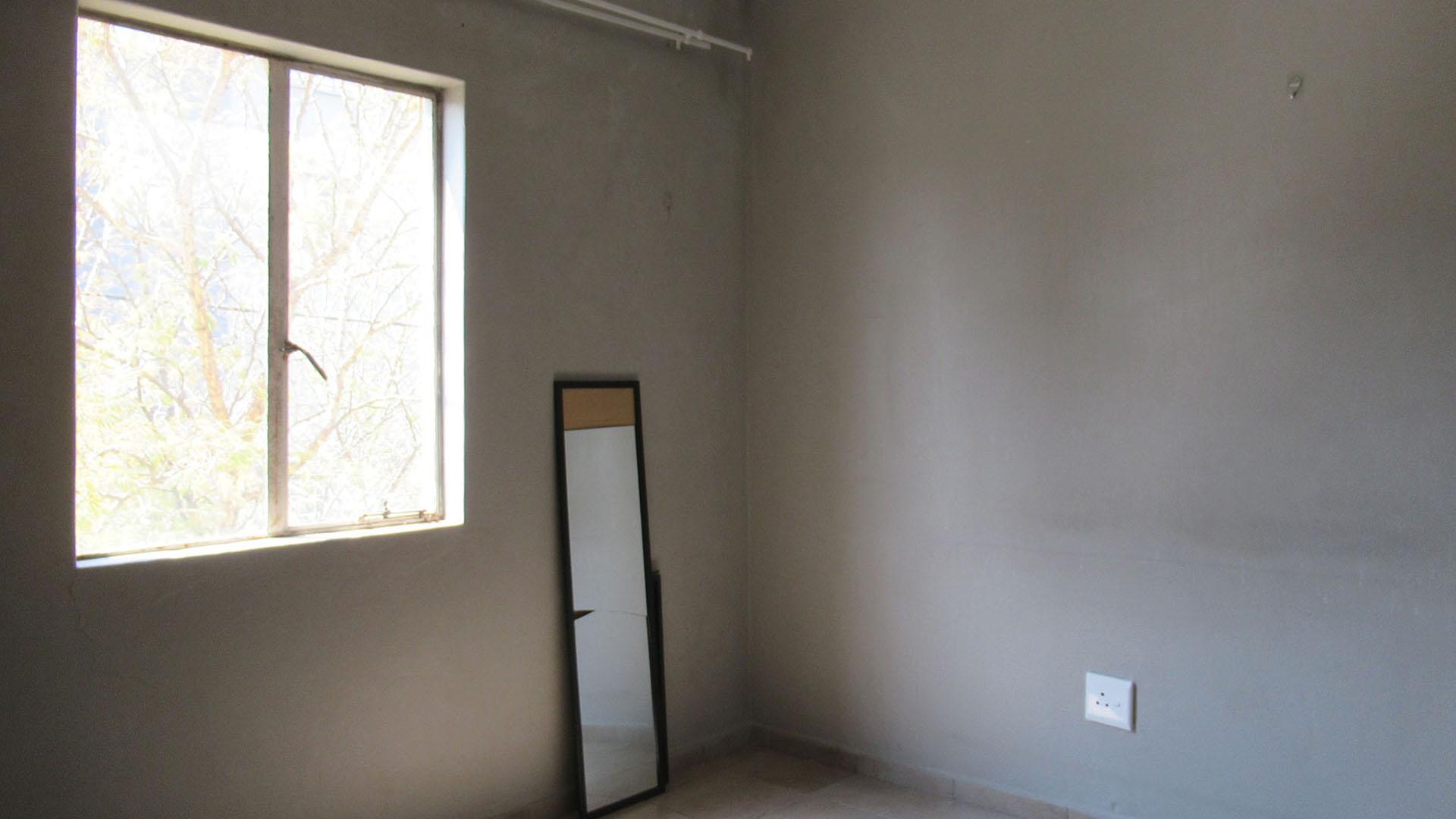 Bed Room 1 - 9 square meters of property in Fleurhof