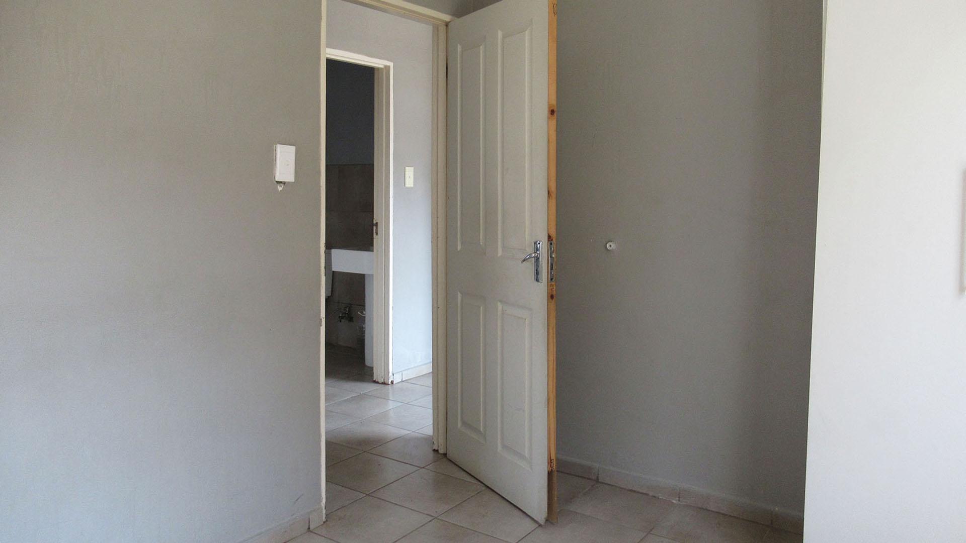 Bed Room 1 - 9 square meters of property in Fleurhof