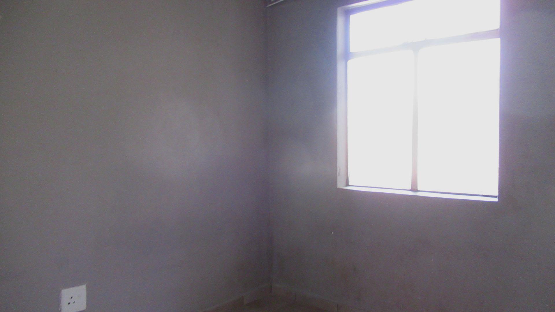 Bed Room 2 - 8 square meters of property in Fleurhof